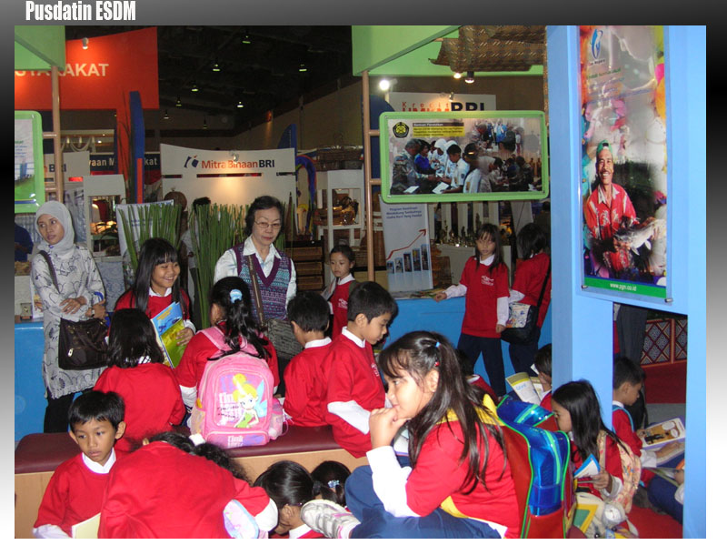 Stand DESDM Berikan Informasi ESDM untuk Anak-Anak